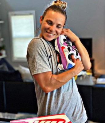 La impactante confesión de Oksana Masters: marcada por la explosión de Chernobyl y sufrió abusos en un orfanato