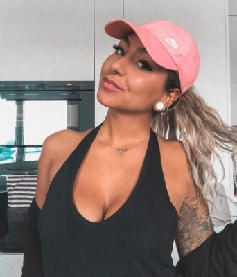 Sexi tatuadora revela su encuentro íntimo con el brasileño Neymar
