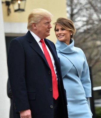 Melania Trump y su espectacular look en juramentación de su esposo Donald