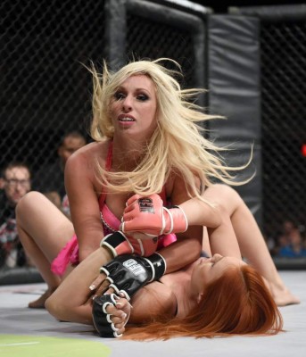 En lencería fina: Así de atrevidas son las peleas en la Lingerie FC