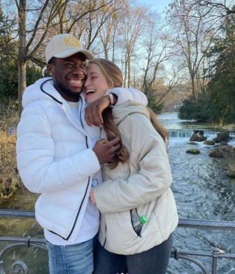 La sexy mujer de la gran estrella de Canadá: Víctima de racismo con su novio y juega en el PSG