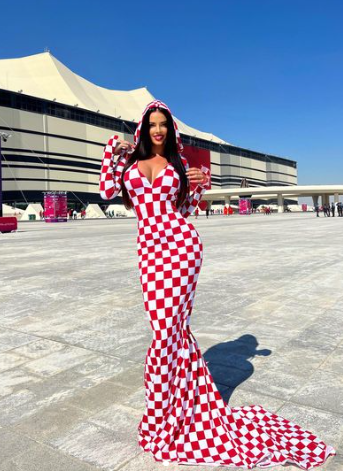 Así es la infartante modelo croata que desafía las normas de Qatar en el Mundial: ‘‘Esto es un desastre’’
