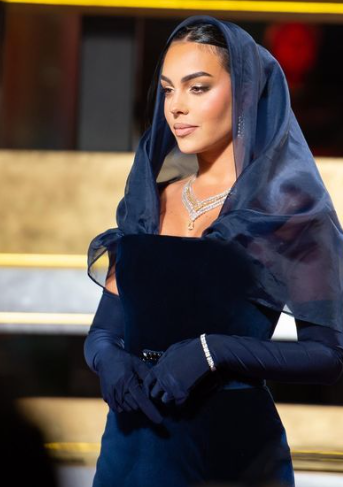 ¡Qué belleza! Georgina Rodríguez eclipsa en la alfombra roja de Arabia Saudita y el impactante precio de su collar de diamantes