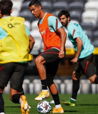 Cristiano Ronaldo humillando a crack del Barcelona: Así fue el entrenamiento de Portugal este domingo