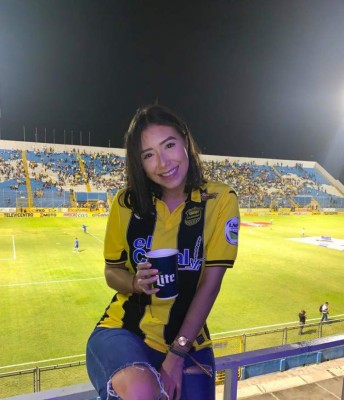 ¡Bellezas aurinegras! Ellas son las aficionadas más lindas del Real España