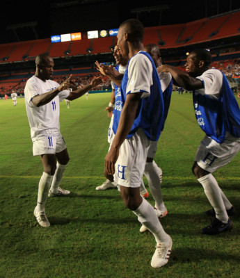 Honduras 1 vr Perú 2, en Miami el 18 de Noviembre 2009.