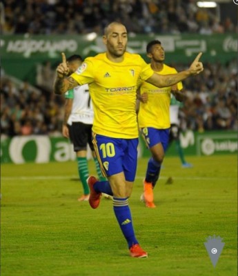 FOTOS: Titular y gol anulado, así fue el debut de Choco Lozano con el Cádiz