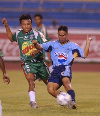 Pastores y sacerdote: Los futbolistas hondureños que entregaron su vida a Dios