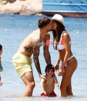 Picantes fotos: Ganaron la Eurocopa y se llevaron a sus infartantes mujeres de vacaciones