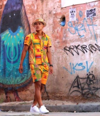 ¡Hasta la hace de modelo! Así es la nueva vida del volante hondureño Bryan Moya en Angola