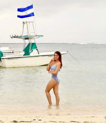 ¡Qué calor! Así fueron las vacaciones de verano de Sirey Morán, la sexy seguidora de Real España