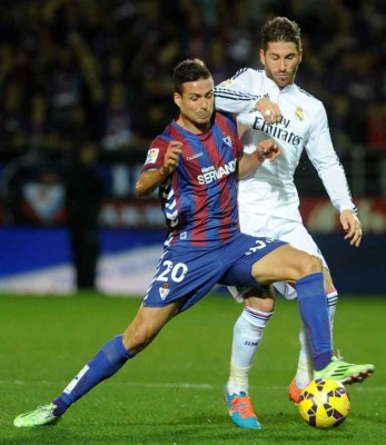 Real Madrid vence y aplasta 4-0 al Eibar en la 12ª jornada de la Liga española