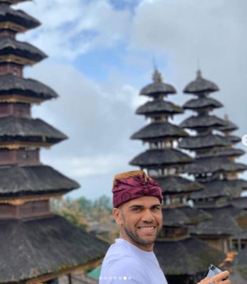 Cena romántica, gratos momentos y fotografías curiosas: El viaje de Dani Alves y Joana Sanz por Indonesia