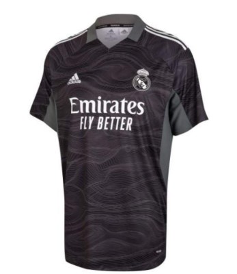 Con nuevo escudo y un crack no aparece: Real Madrid presenta sus camisetas para la temporada 2021-22