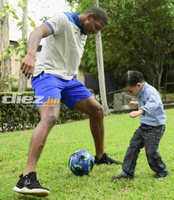¡Bonita actividad! Jugadores de la Selección de Honduras dan alegría a niños