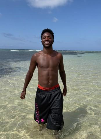 Vinicius despide las vacaciones con un fiestón antes de volver al Real Madrid