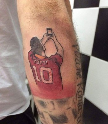 INCREÍBLE: Ellos son los aficionados que plasmaron a sus ídolos en su piel