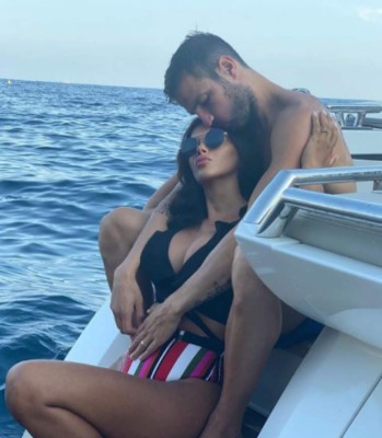 Daniella Semann, esposa de Fábregas, despedaza a Michelle Obama y los vincula con terroristas