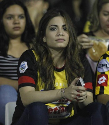 ¡QUÉ BOMBONES! Las mujeres que adornaron las semifinales en Honduras
