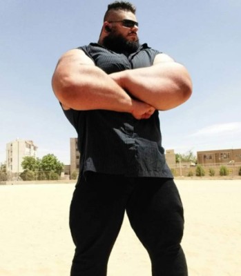 El Hulk iraní confirma que se enfrentará al Titán kazajo: ''Te van a sacar con los brazos y las piernas rotas''