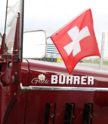 Un tractor y 1,200 millas: La curiosa historia de tres amigos para llegar a Rusia 2018