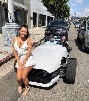 ¡ARDIENTE! Lena the Plug, la youtuber que calentó el verano de manera agresiva