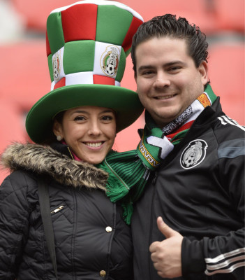 Ambiente en el Estadio Azteca -Mexico vs Nueva Zelandia .