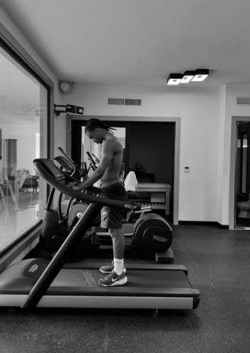 Bonitas vacaciones: futbolistas del Barcelona fueron captados a bordo de un yate lleno de mujeres