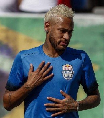 Neymar rompe su silencio, vuelve a jugar y sorprende con su nuevo 'look'