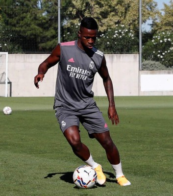 Con tres nuevos integrantes y un gran ausente: Así fue el regreso a los entrenamientos del Real Madrid
