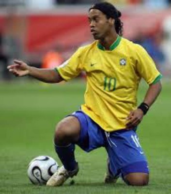 ¡La mágia existe! Ronaldinho deja el fútbol y acá un repaso de los mejores momentos de su carrera