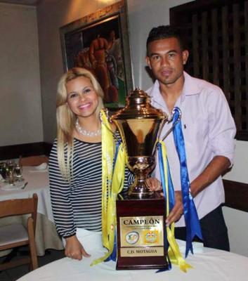 Ellas son las bellas novias y esposas de los jugadores del Olimpia y Motagua