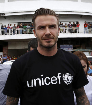 David Beckham reparte sonrisas entre los niños de Filipinas