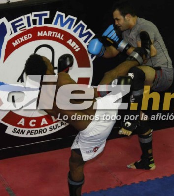 Ambientazo: Estas son las mejores imagenes del Xfit Fight Night 10