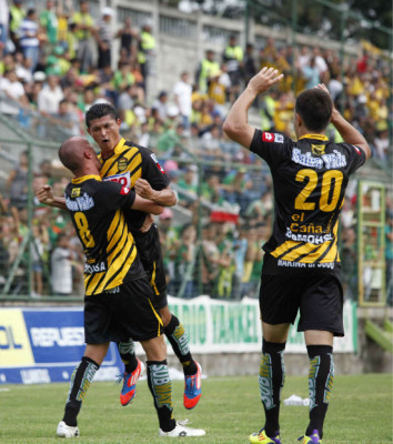 Un sábado de clásicos, goles y baile.