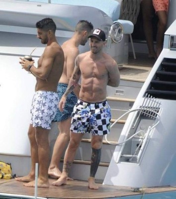 Así fue 'cazado' Messi junto a Suárez y Fábregas en Ibiza mientras se define su futuro en Barcelona