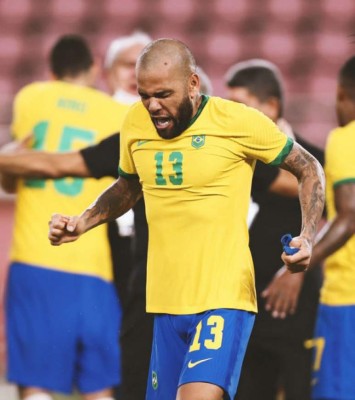 No se vio en TV: Así fue el drama de los penales, la euforia de Dani Alves y el llanto mexicano