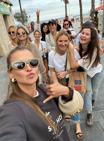 Esposa de Lewandowski se lleva a toda su tropa polaca al Camp Nou y la facha de Memphis; el motivo de los festejos de Pedri