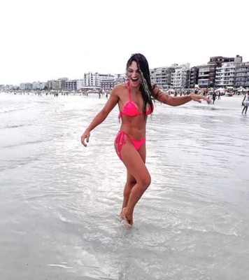 Brutal paliza de luchadora de la MMA a un hombre que se masturbaba durante su sesión de fotos