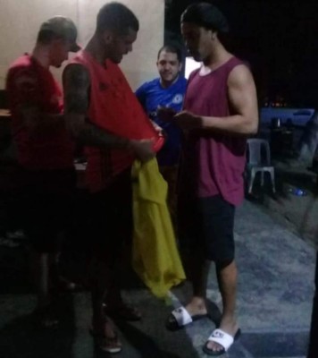 Caso Ronaldinho: Revelan nuevas fotografías del brasileño en la prisión el 'Cuadrilátero'