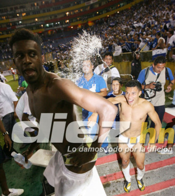 Imágenes de la celebración a Sudáfrica en El Salvador.