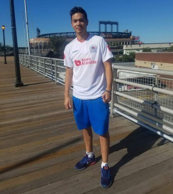 Ellos son los aficionados que desde temprano se pusieron la camisa del Olimpia