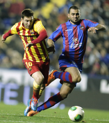 Con triplete de Tello, Barcelona vence 4-1 al Levante en Copa del Rey