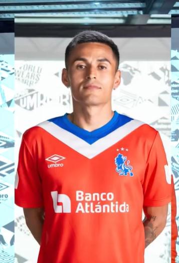 El precio y qué significan los números: las otras imágenes de la nueva camisa del Olimpia; así es la versión manga larga