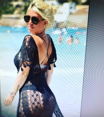 Las fotos de infarto de Wanda Nara, la mujer de Mauro Icardi en Ibiza