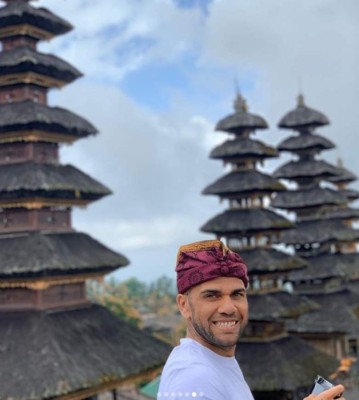 Las vacaciones más 'espirituales' de Dani Alves junto a su pareja luego de ganar la Copa América