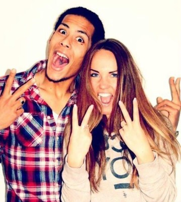 Fotos: Así es la esposa de Van Dijk, la bella holandesa que lo ''amarró'' desde su infancia