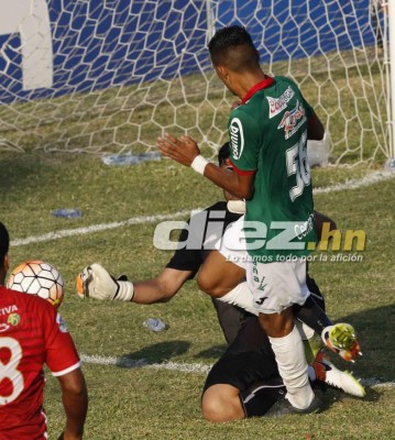 ¿Duda? Así fue el claro penal de Obed Enamorado contra Henry Romero