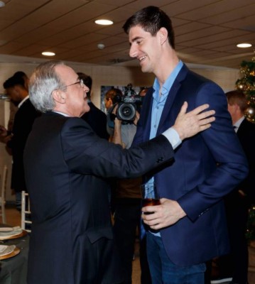 Así fue la cena de Navidad del Real Madrid: El look de Ramos y Florentino Pérez, el más cariñoso