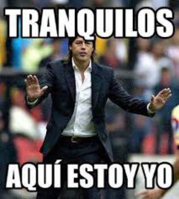 BURLAS: Aficionados de Chivas destrozan al América en los festejos del título